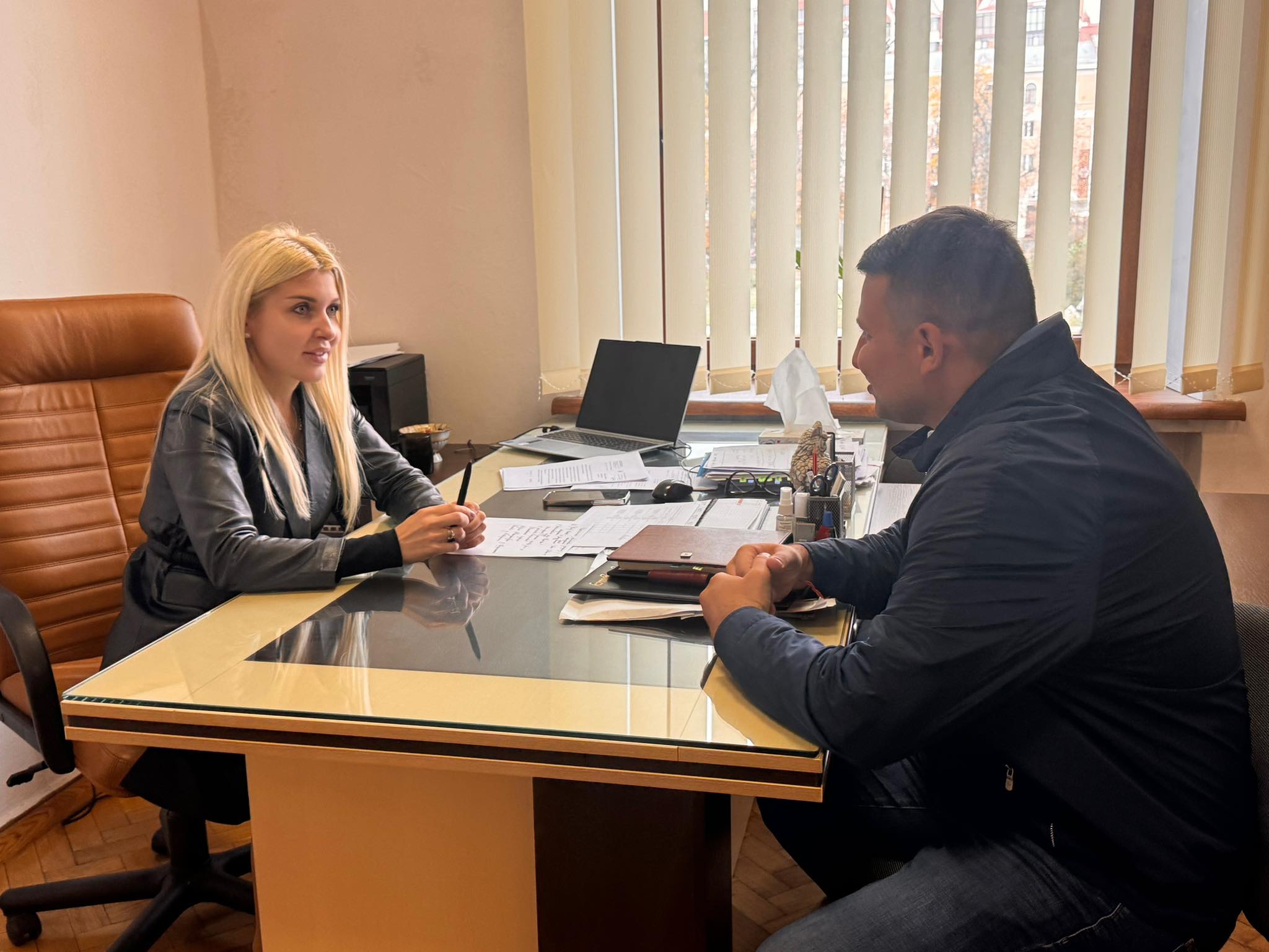 Як директор БО БФ «СПЛАВ» мав честь зустрітися із заступником начальника Управління у справах реінтеграції, соціального захисту ветеранів та ВПО Полтавської ОДА Вітою Рекетовою.