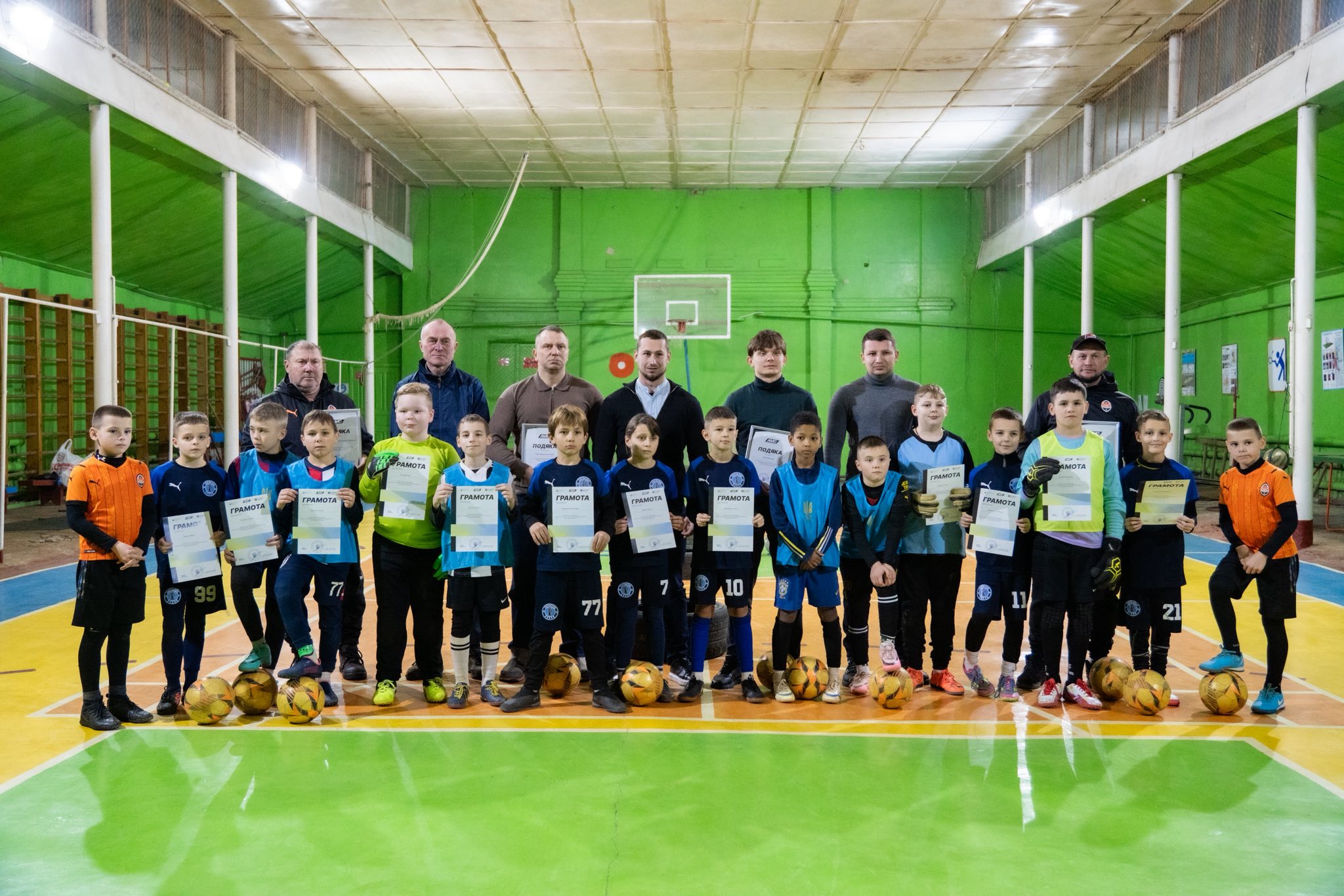 У Лубнах під час тренувального процесу відбулося нагородження юних футболістів, які за результатами всеукраїнського дитячого турніру Golden Union Cup у Києві увійшли до п’ятірки найсильніших команд України.